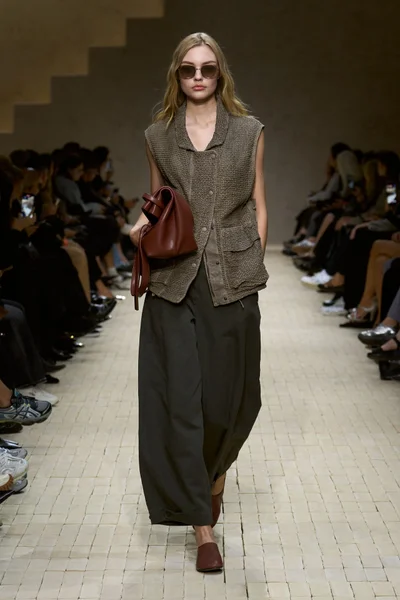 Look 27